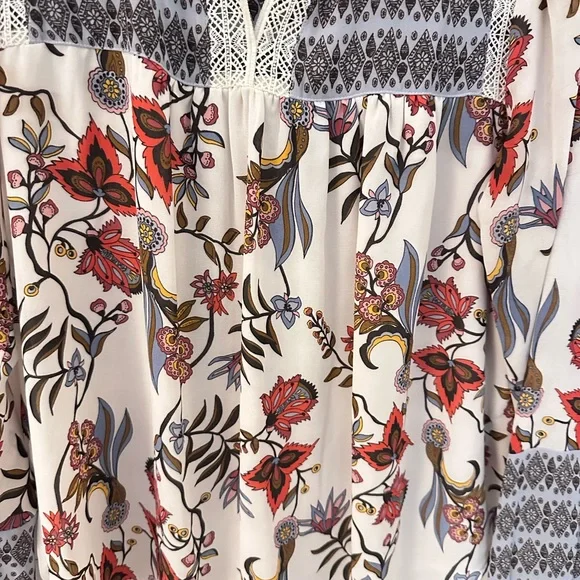 LOFT M white shabby chic V neck lace detail colorful floral lightweight blouse - Picture 5 of 13